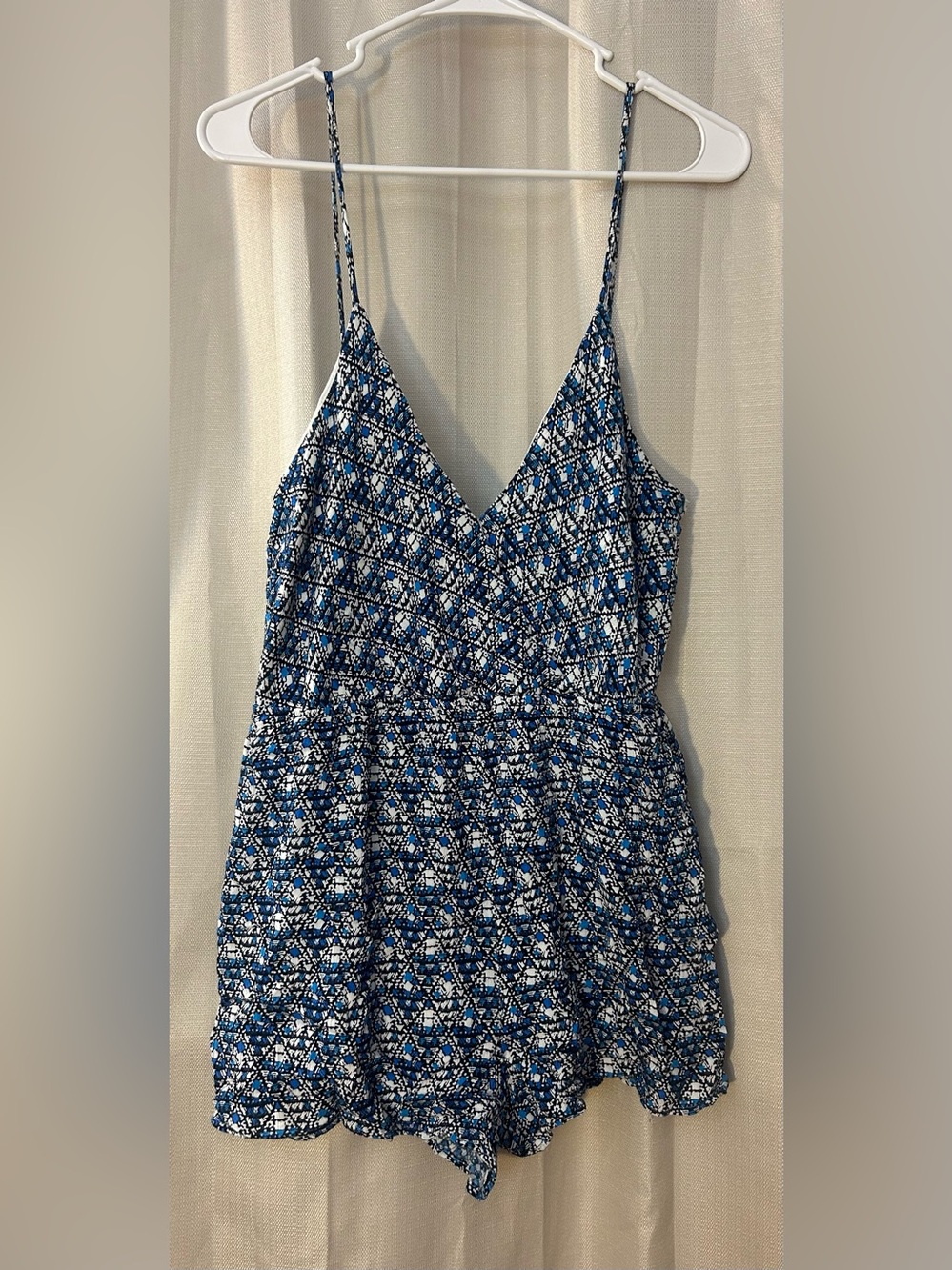Blue Rain Francesca's Geometric Print V-Neck Romper Large Blue White